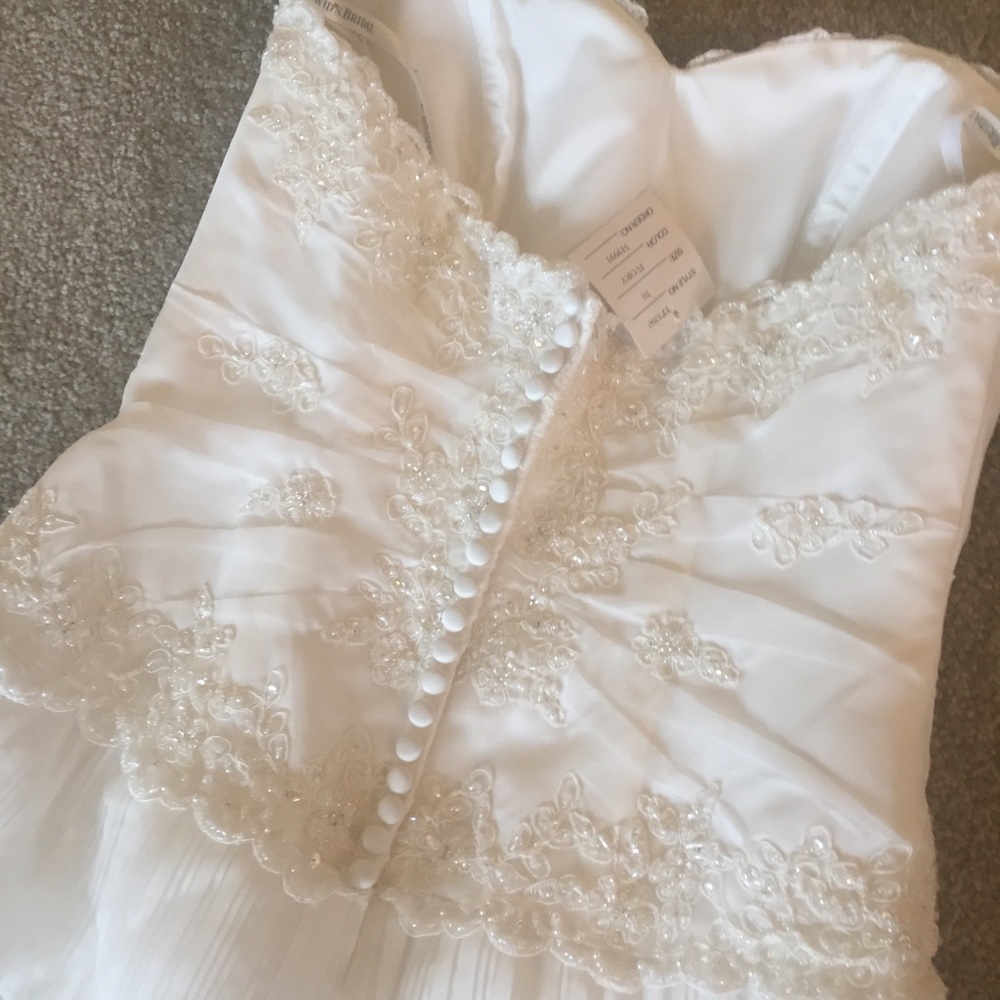 David’s Bridal Ivory Wedding Gown and Head Piece - Picture 4 of 8